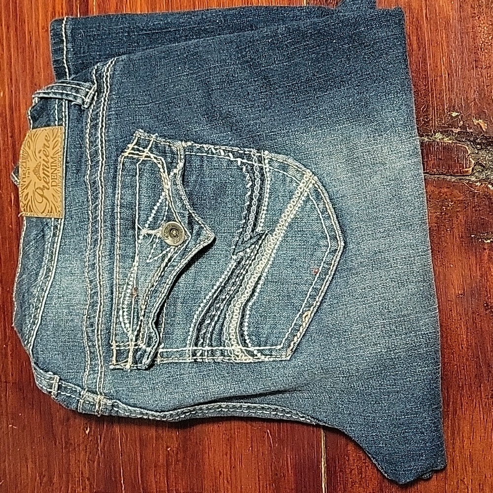 Curvey boot cut distress Jeans. 5 pockets. Zip. Like new. Button pockets in back - Picture 2 of 11